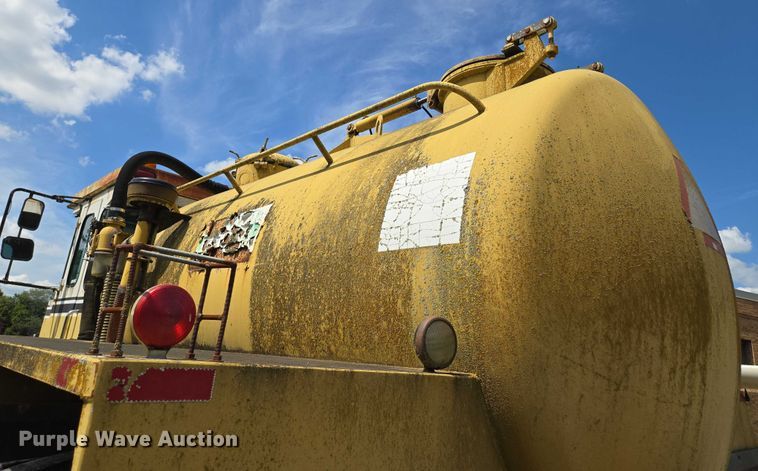 image for item EV1699 1991 Terra-Gator 1664 T manure spreader truck