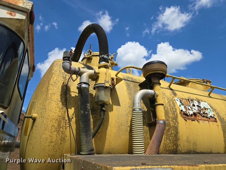 image for item EV1699 1991 Terra-Gator 1664 T manure spreader truck