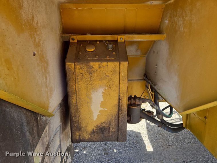 image for item EV1699 1991 Terra-Gator 1664 T manure spreader truck