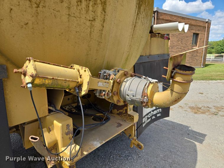 image for item EV1699 1991 Terra-Gator 1664 T manure spreader truck