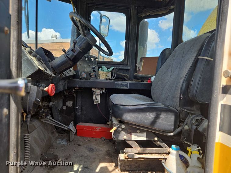 image for item EV1699 1991 Terra-Gator 1664 T manure spreader truck