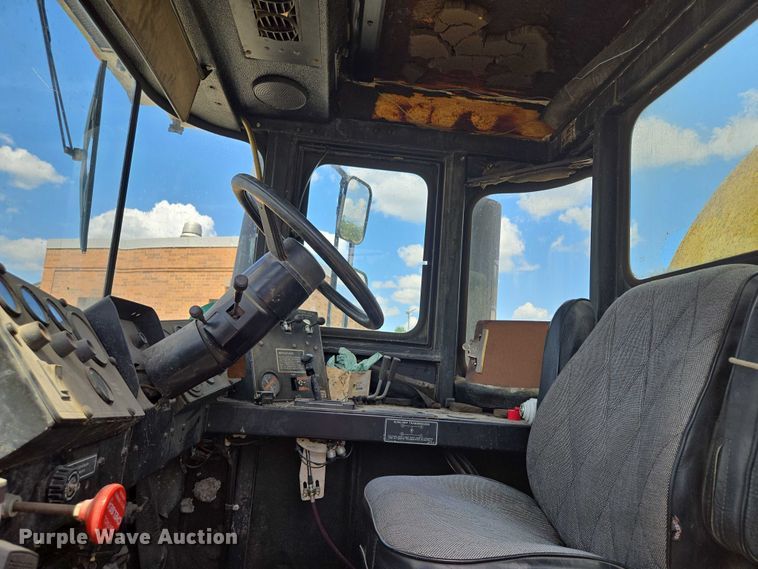 image for item EV1699 1991 Terra-Gator 1664 T manure spreader truck