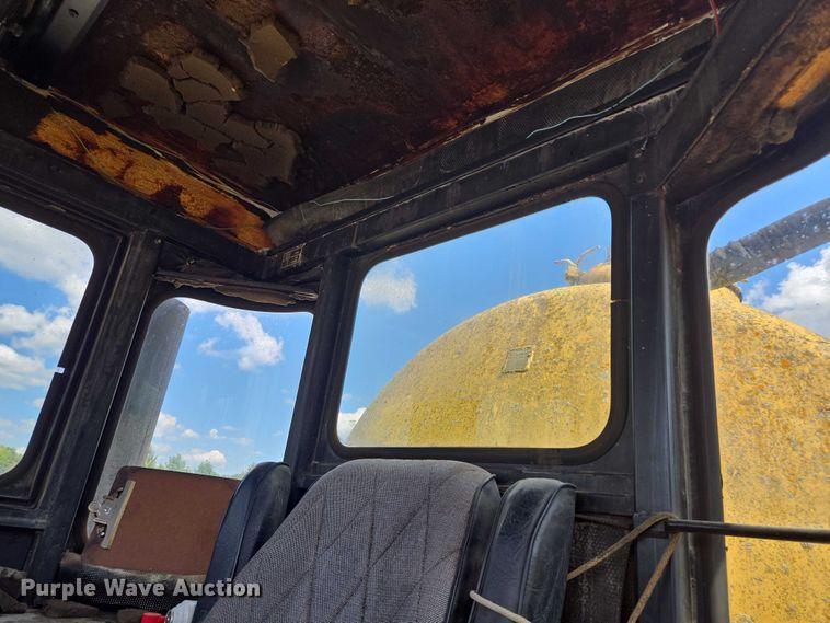 image for item EV1699 1991 Terra-Gator 1664 T manure spreader truck