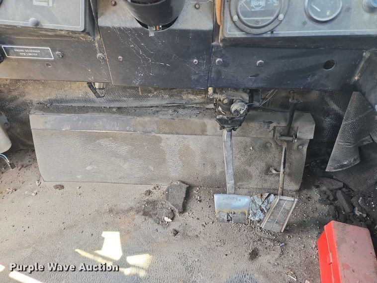 image for item EV1699 1991 Terra-Gator 1664 T manure spreader truck