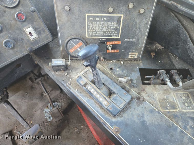 image for item EV1699 1991 Terra-Gator 1664 T manure spreader truck