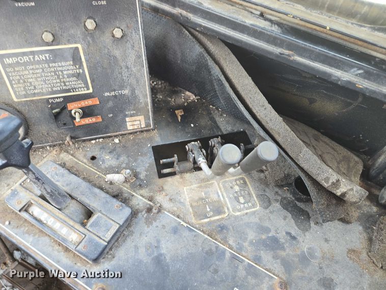 image for item EV1699 1991 Terra-Gator 1664 T manure spreader truck