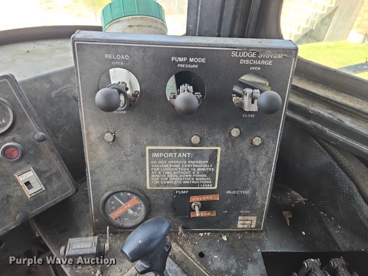 image for item EV1699 1991 Terra-Gator 1664 T manure spreader truck