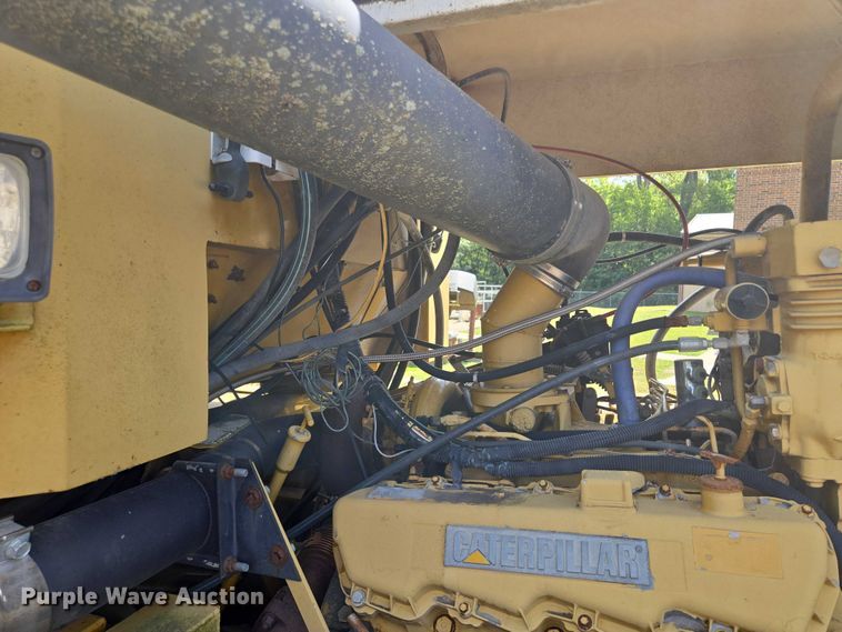 image for item EV1699 1991 Terra-Gator 1664 T manure spreader truck