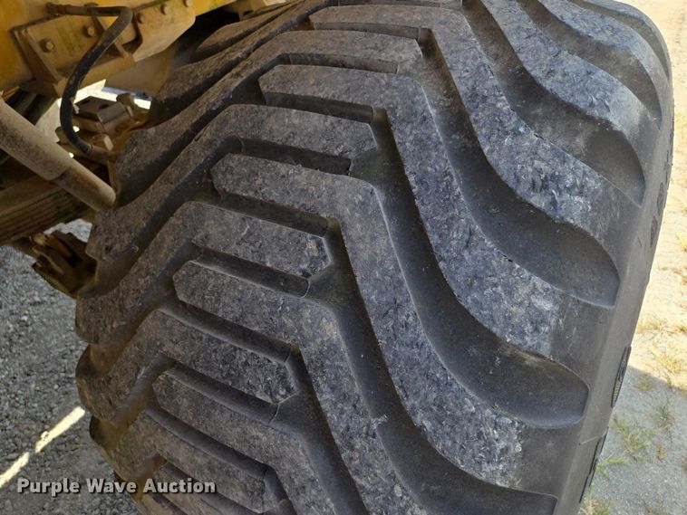 image for item EV1699 1991 Terra-Gator 1664 T manure spreader truck