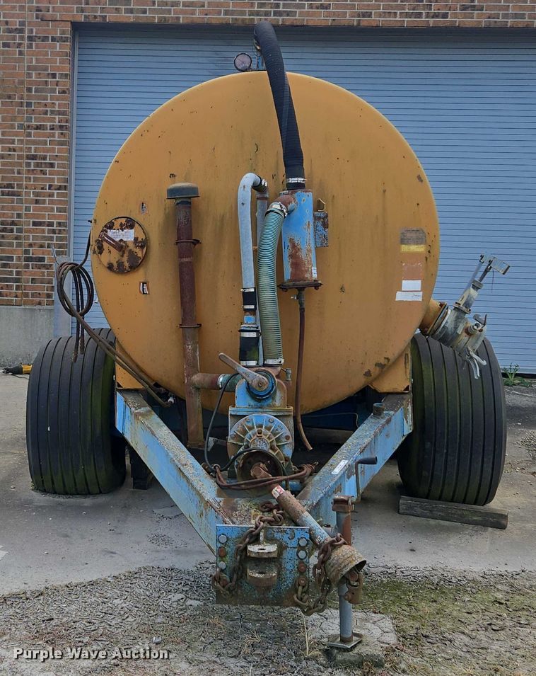 image for item EV1700 Better-Bilt 2500 manure spreader