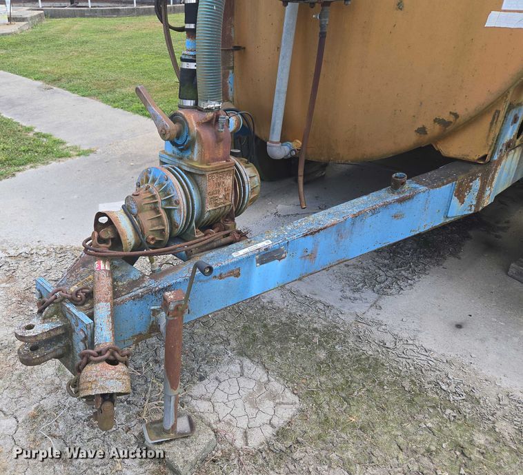 image for item EV1700 Better-Bilt 2500 manure spreader