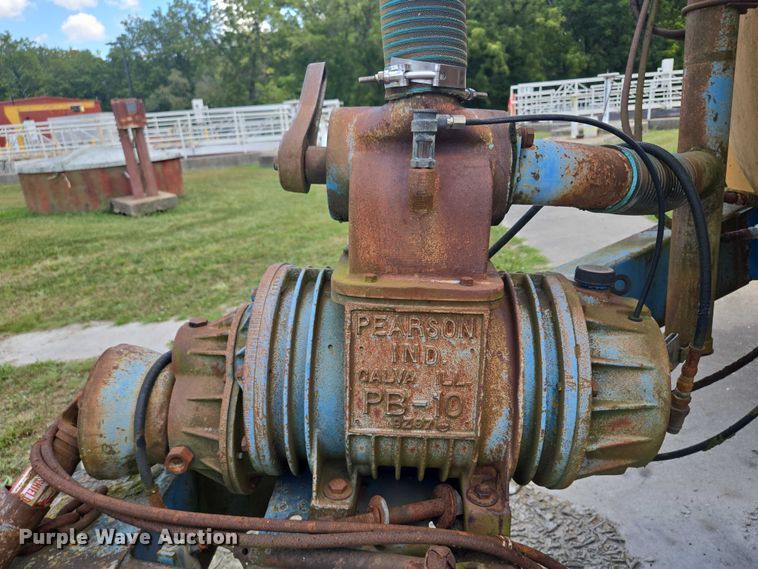 image for item EV1700 Better-Bilt 2500 manure spreader