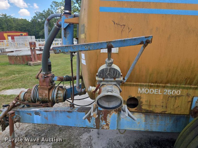 image for item EV1700 Better-Bilt 2500 manure spreader