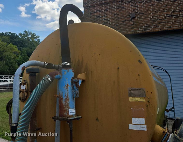 image for item EV1700 Better-Bilt 2500 manure spreader