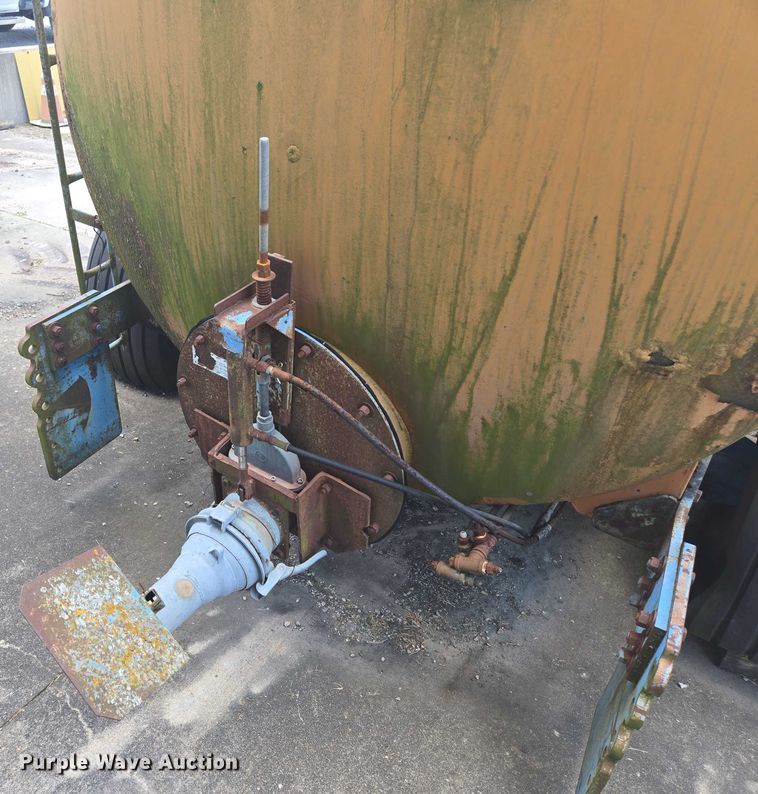 image for item EV1700 Better-Bilt 2500 manure spreader