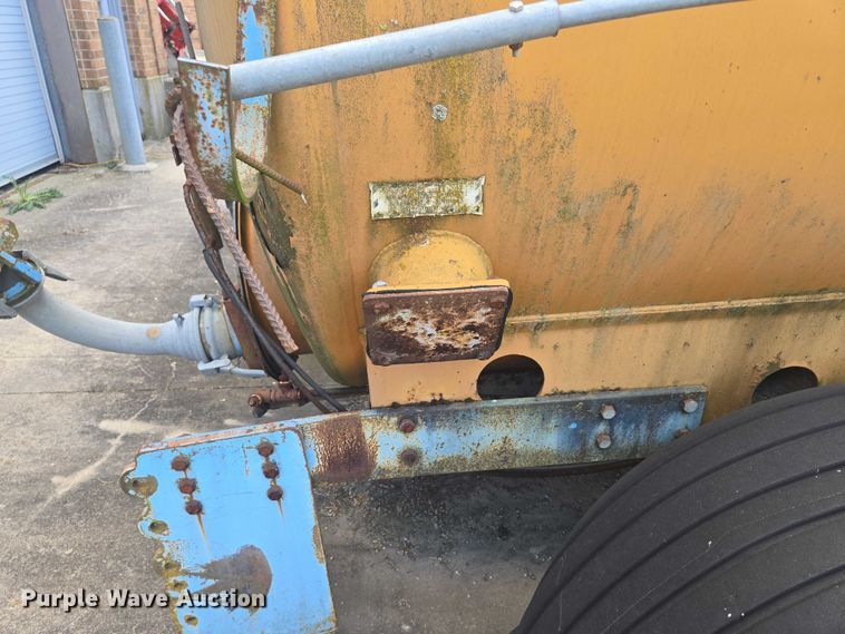 image for item EV1700 Better-Bilt 2500 manure spreader