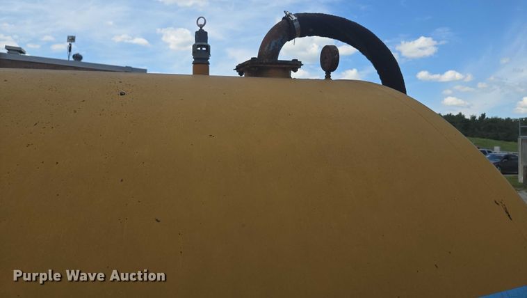 image for item EV1700 Better-Bilt 2500 manure spreader