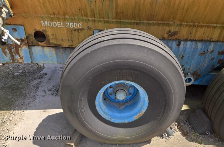 image for item EV1700 Better-Bilt 2500 manure spreader