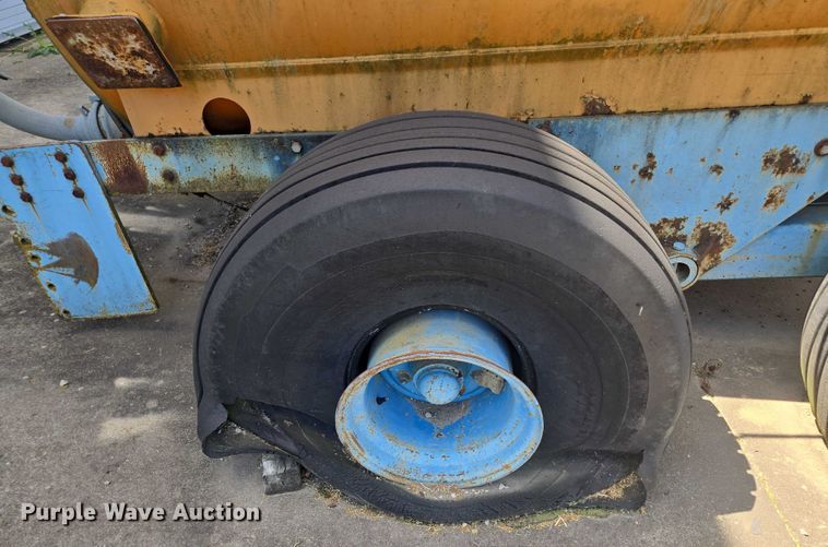 image for item EV1700 Better-Bilt 2500 manure spreader