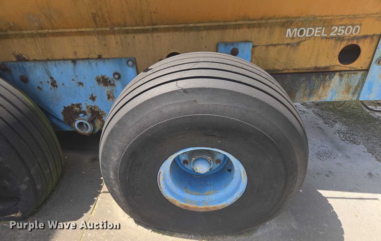 image for item EV1700 Better-Bilt 2500 manure spreader