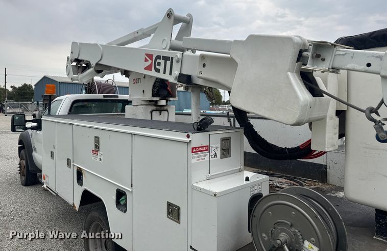 image for item EV1742 2015 Ford  F550 XL Super Duty  bucket truck