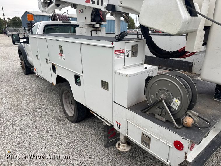 image for item EV1742 2015 Ford  F550 XL Super Duty  bucket truck