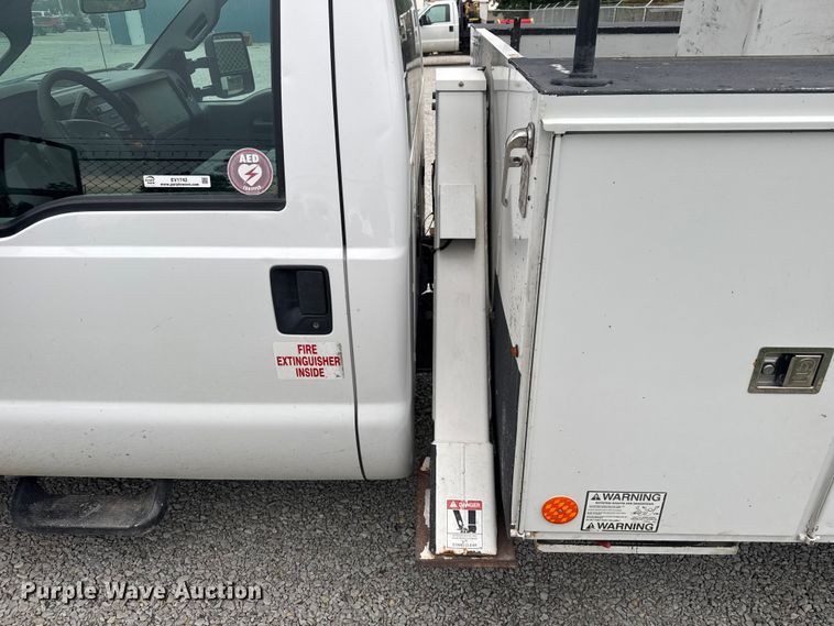 image for item EV1742 2015 Ford  F550 XL Super Duty  bucket truck