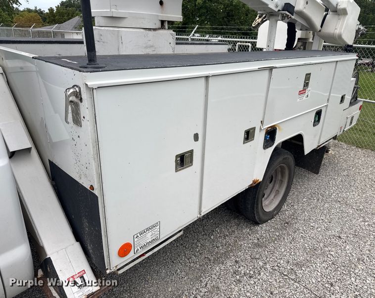 image for item EV1742 2015 Ford  F550 XL Super Duty  bucket truck