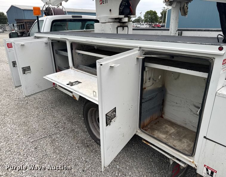 image for item EV1742 2015 Ford  F550 XL Super Duty  bucket truck