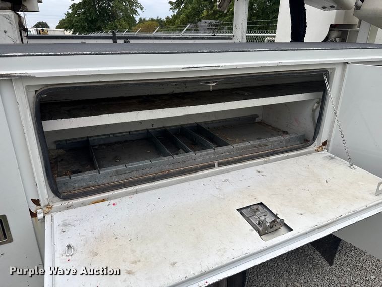 image for item EV1742 2015 Ford  F550 XL Super Duty  bucket truck