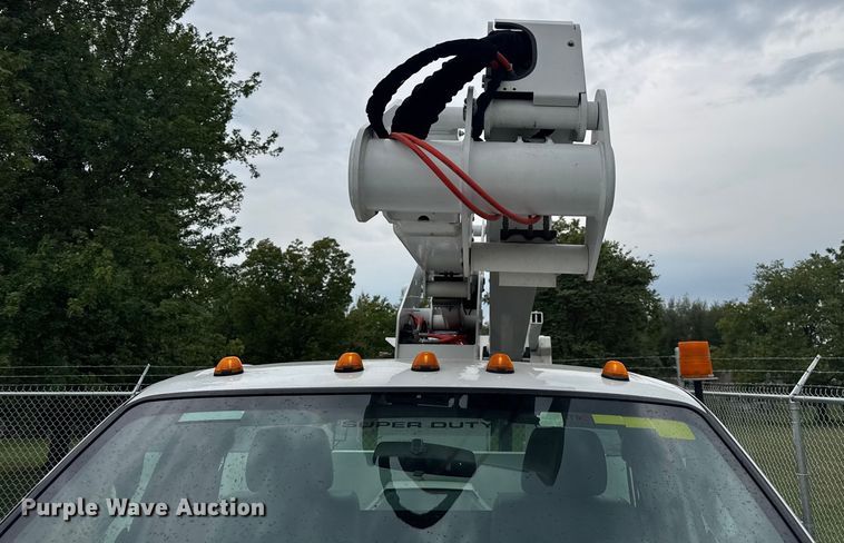 image for item EV1742 2015 Ford  F550 XL Super Duty  bucket truck