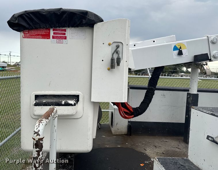 image for item EV1742 2015 Ford  F550 XL Super Duty  bucket truck