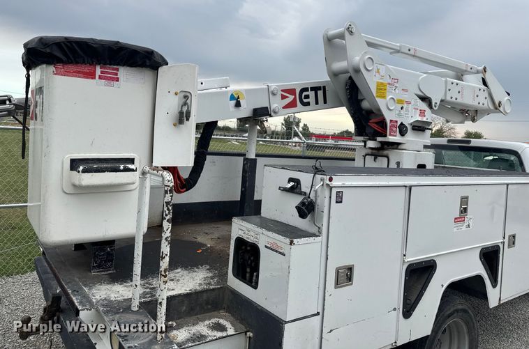 image for item EV1742 2015 Ford  F550 XL Super Duty  bucket truck