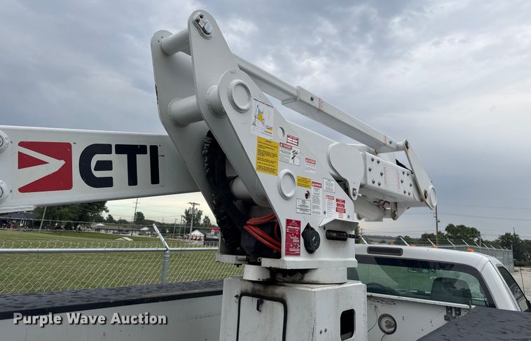 image for item EV1742 2015 Ford  F550 XL Super Duty  bucket truck