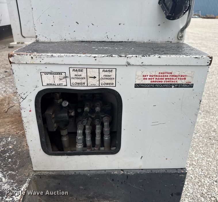 image for item EV1742 2015 Ford  F550 XL Super Duty  bucket truck