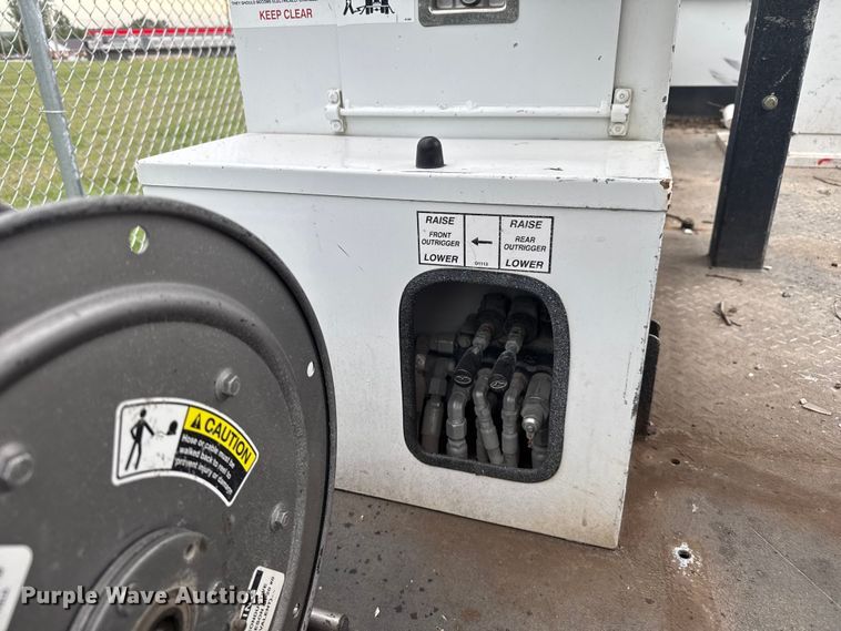 image for item EV1742 2015 Ford  F550 XL Super Duty  bucket truck