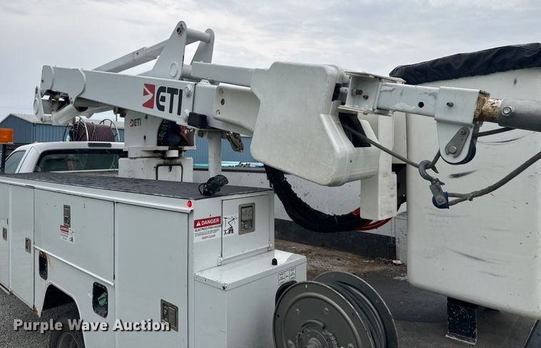 image for item EV1742 2015 Ford  F550 XL Super Duty  bucket truck