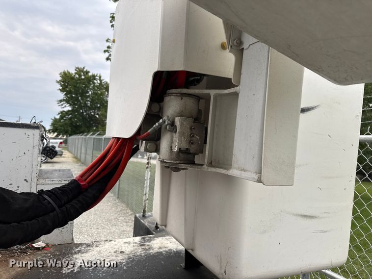 image for item EV1742 2015 Ford  F550 XL Super Duty  bucket truck