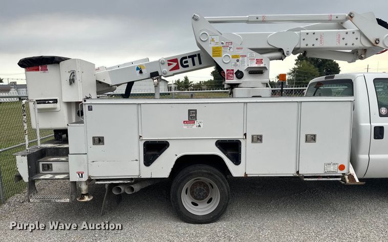 image for item EV1742 2015 Ford  F550 XL Super Duty  bucket truck