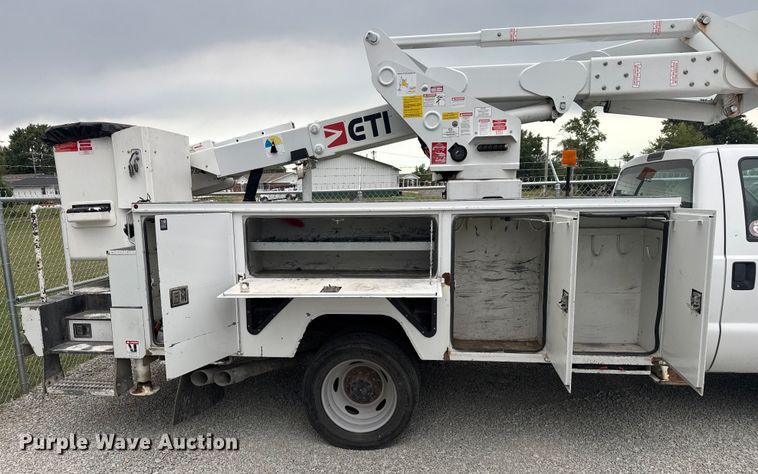 image for item EV1742 2015 Ford  F550 XL Super Duty  bucket truck