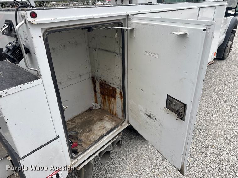 image for item EV1742 2015 Ford  F550 XL Super Duty  bucket truck