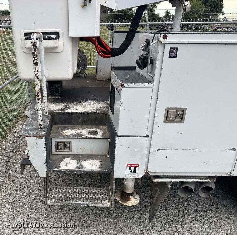 image for item EV1742 2015 Ford  F550 XL Super Duty  bucket truck