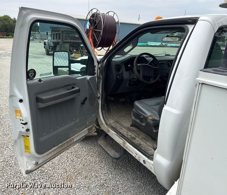 image for item EV1742 2015 Ford  F550 XL Super Duty  bucket truck