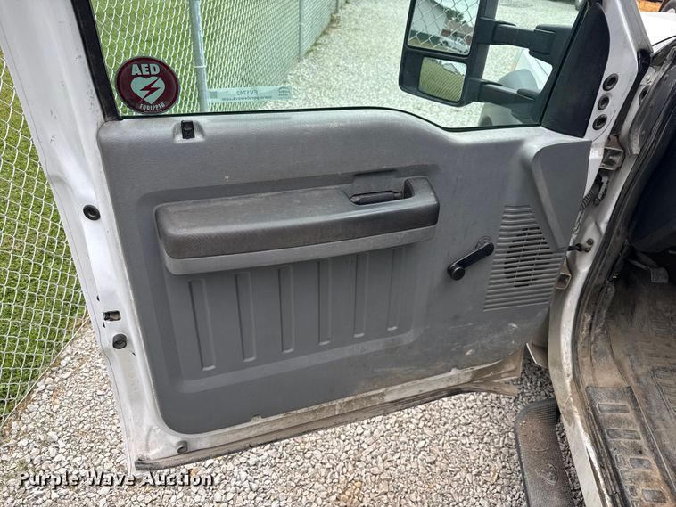 image for item EV1742 2015 Ford  F550 XL Super Duty  bucket truck