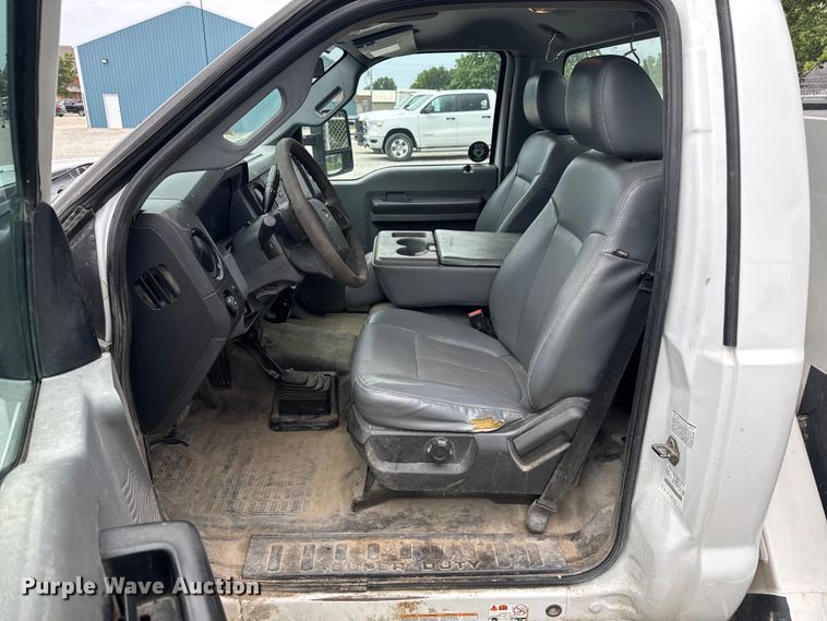 image for item EV1742 2015 Ford  F550 XL Super Duty  bucket truck