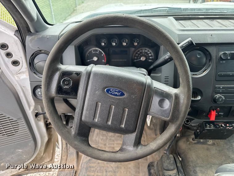 image for item EV1742 2015 Ford  F550 XL Super Duty  bucket truck