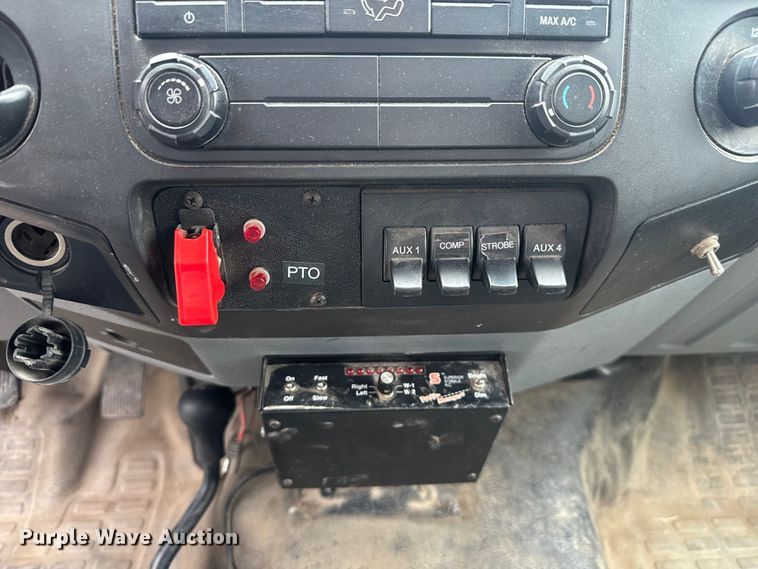 image for item EV1742 2015 Ford  F550 XL Super Duty  bucket truck