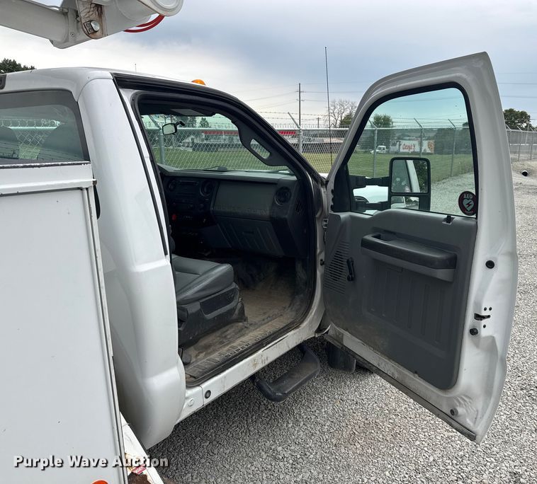 image for item EV1742 2015 Ford  F550 XL Super Duty  bucket truck