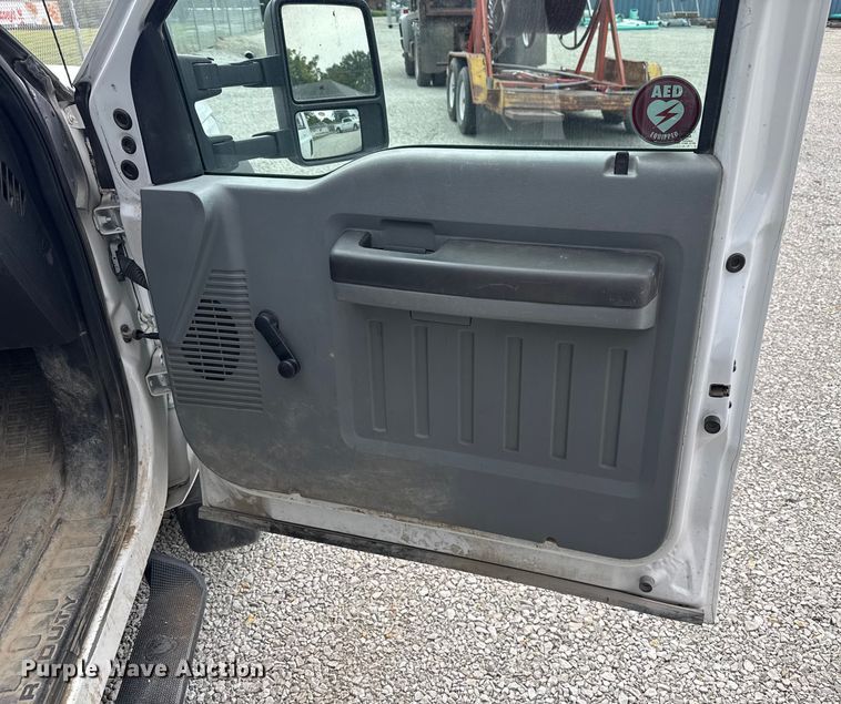 image for item EV1742 2015 Ford  F550 XL Super Duty  bucket truck