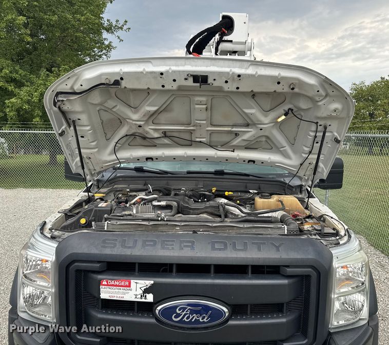 image for item EV1742 2015 Ford  F550 XL Super Duty  bucket truck
